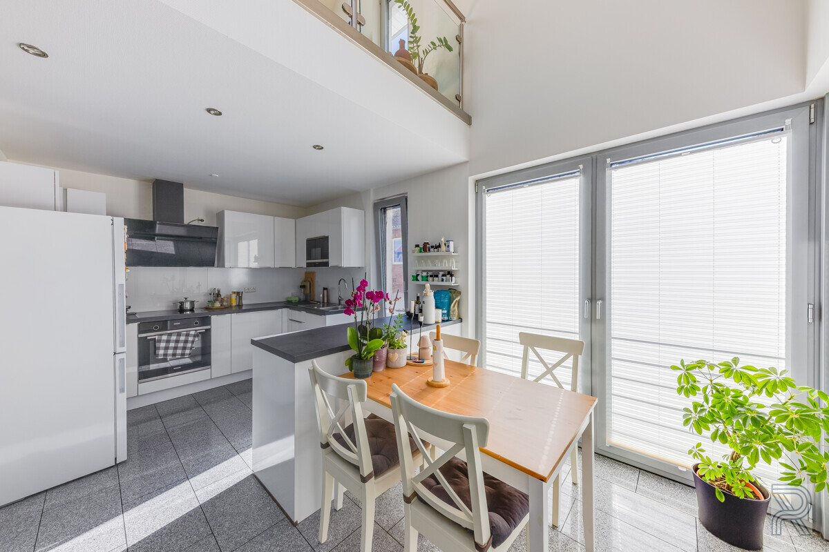 Einbauküche & Essbereich