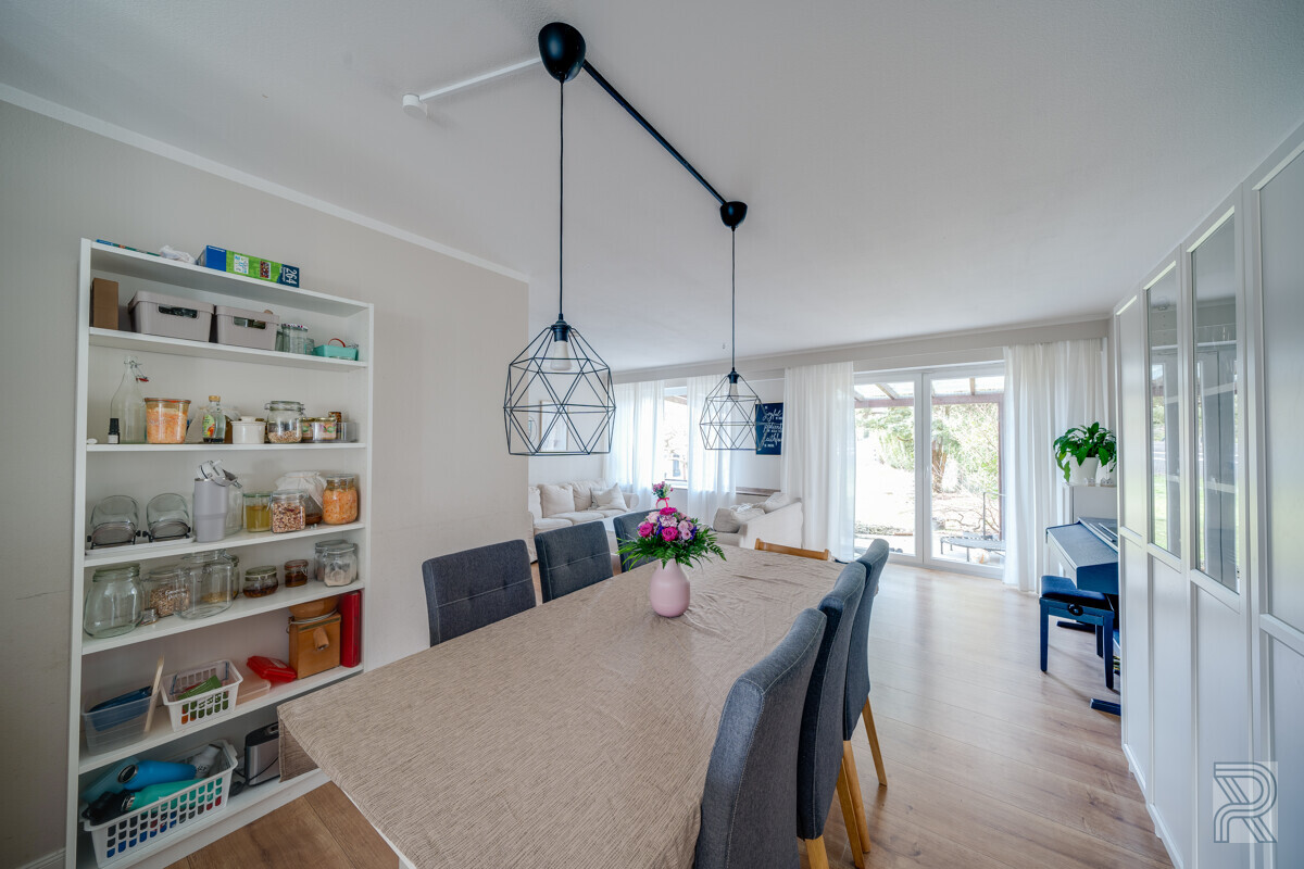 Essbreich mit Blick auf die Terrasse