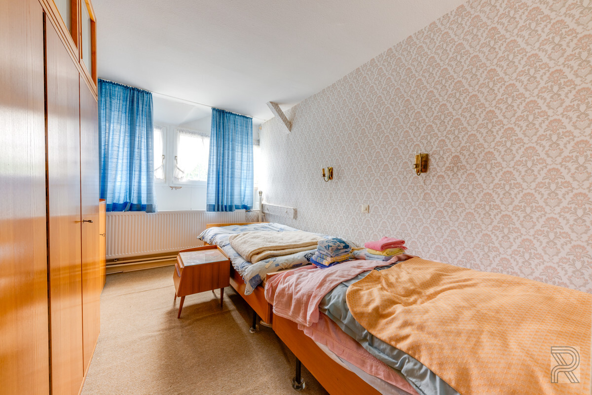 Schlafzimmer DG