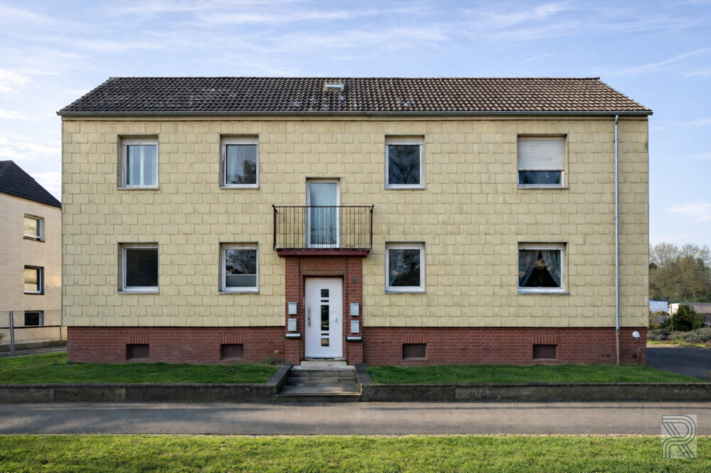 Drei Stockwerke in sonnigem Licht