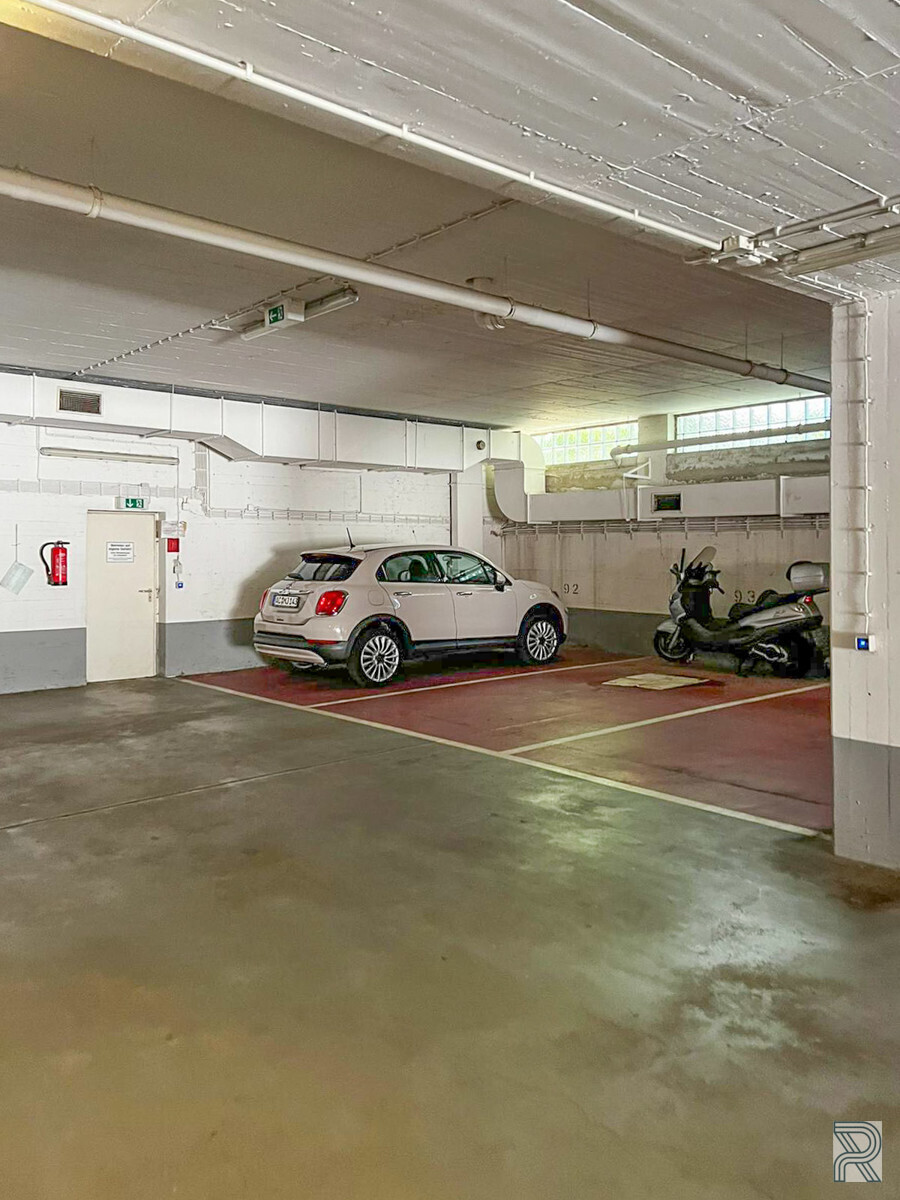 Blick auf den Stellplatz (rechts)