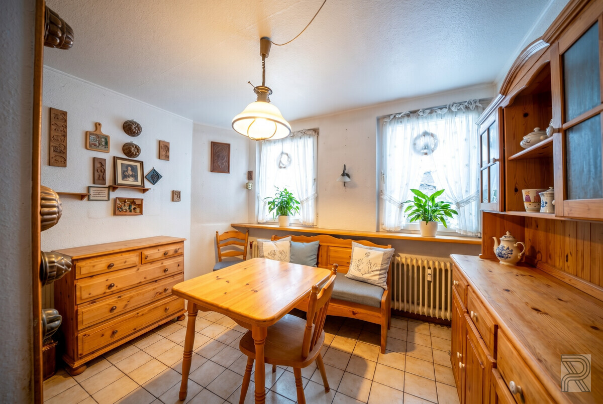 Esszimmer KI-Bearbeitet