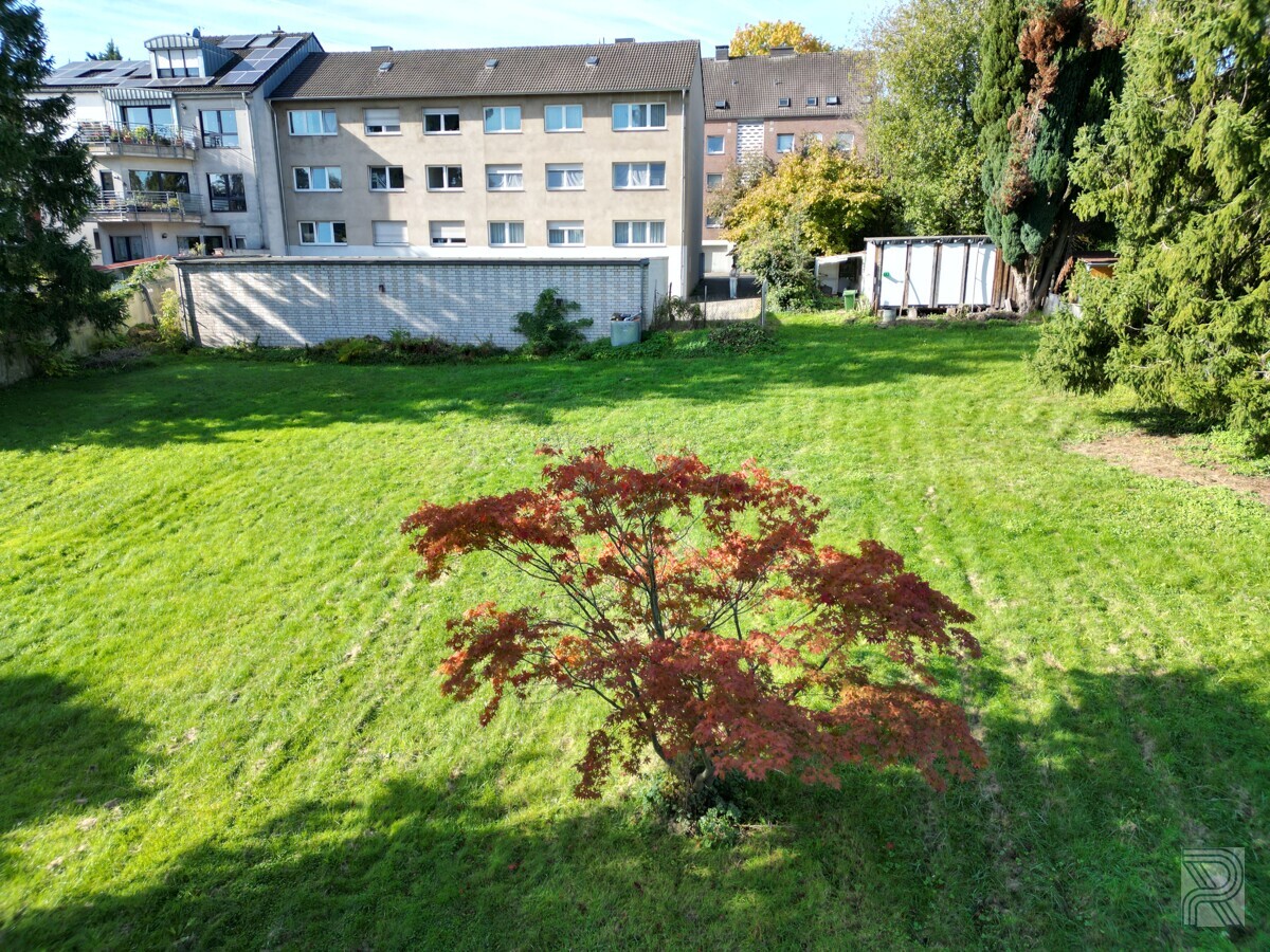 Grundstück
