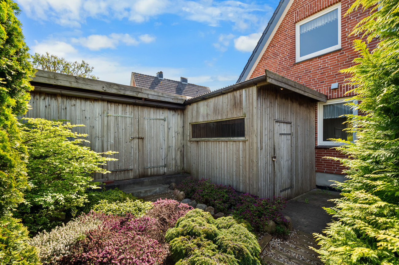 Garage mit Schuppen