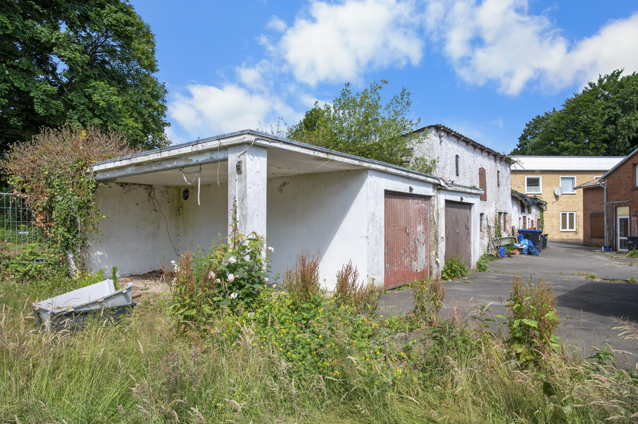 Garagen und Nebengebäude