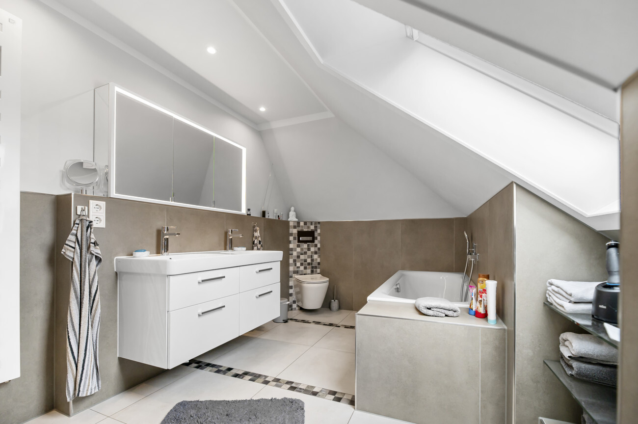 Wannenbad OG