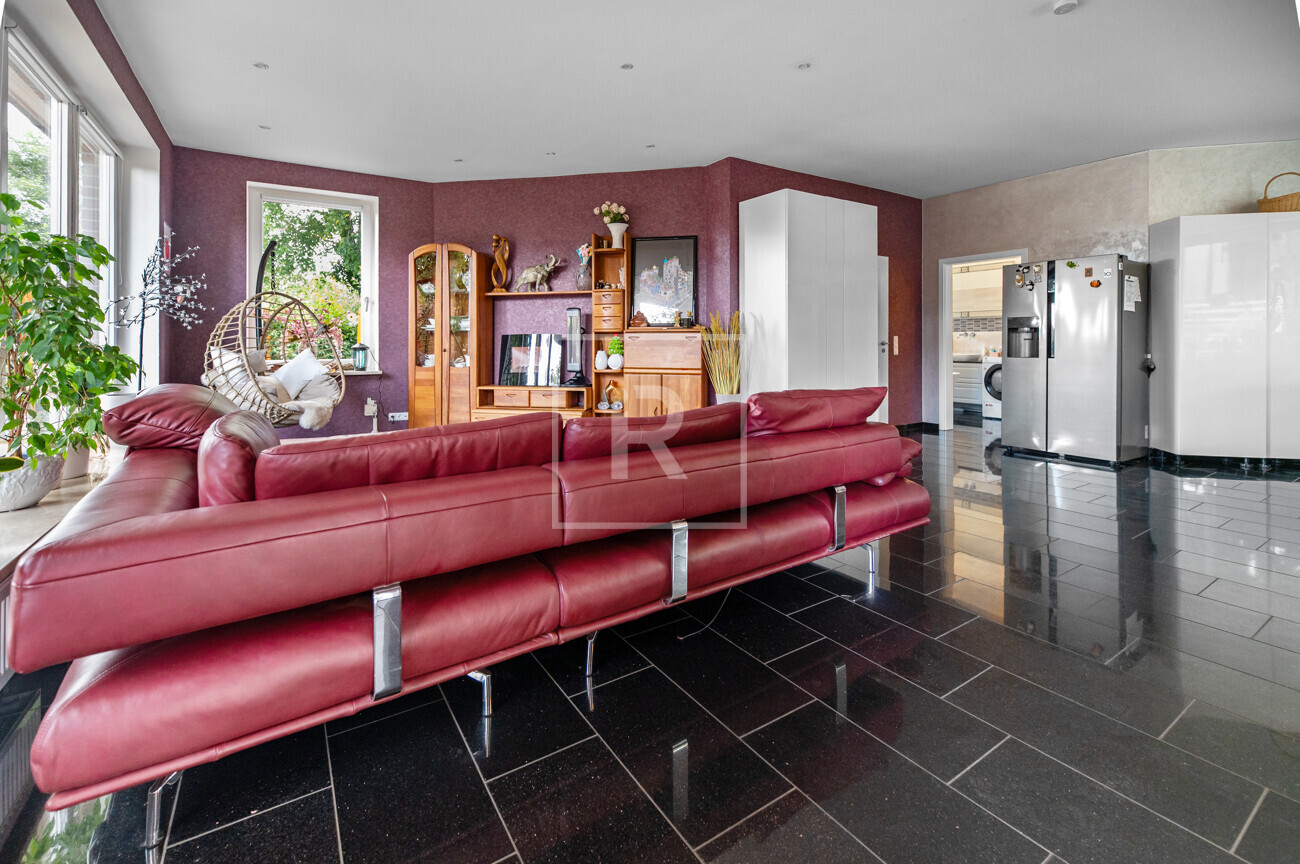 Wohn- und Esszimmer IV