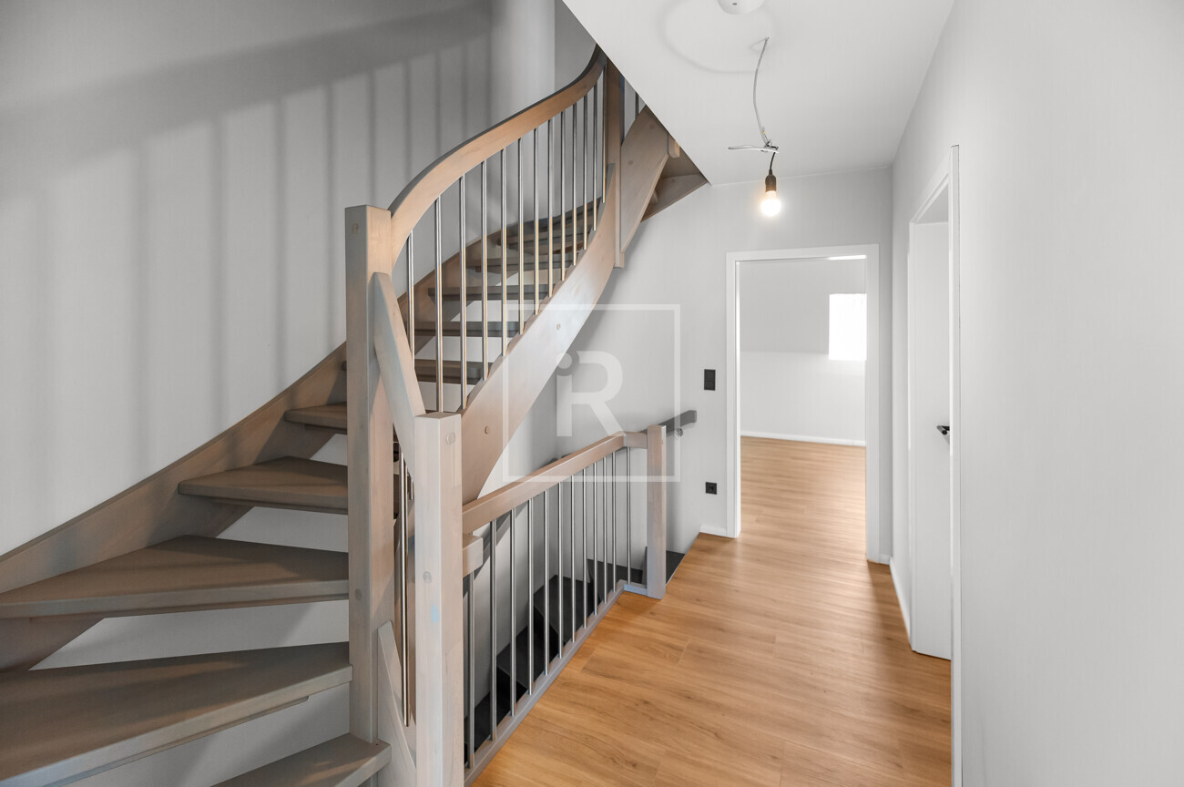 Treppenhaus & Flur im OG