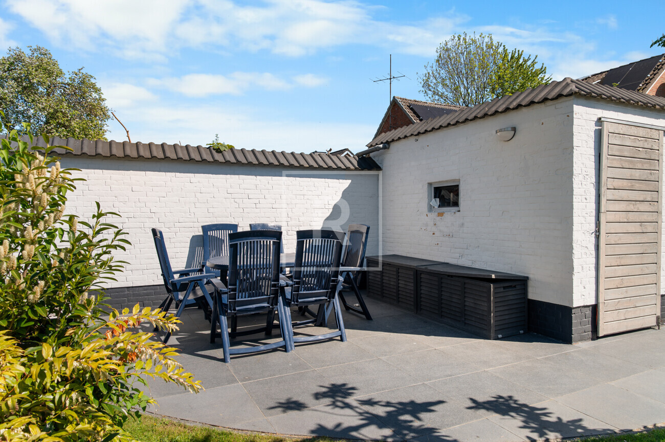 Sonnenterrasse an der Garage