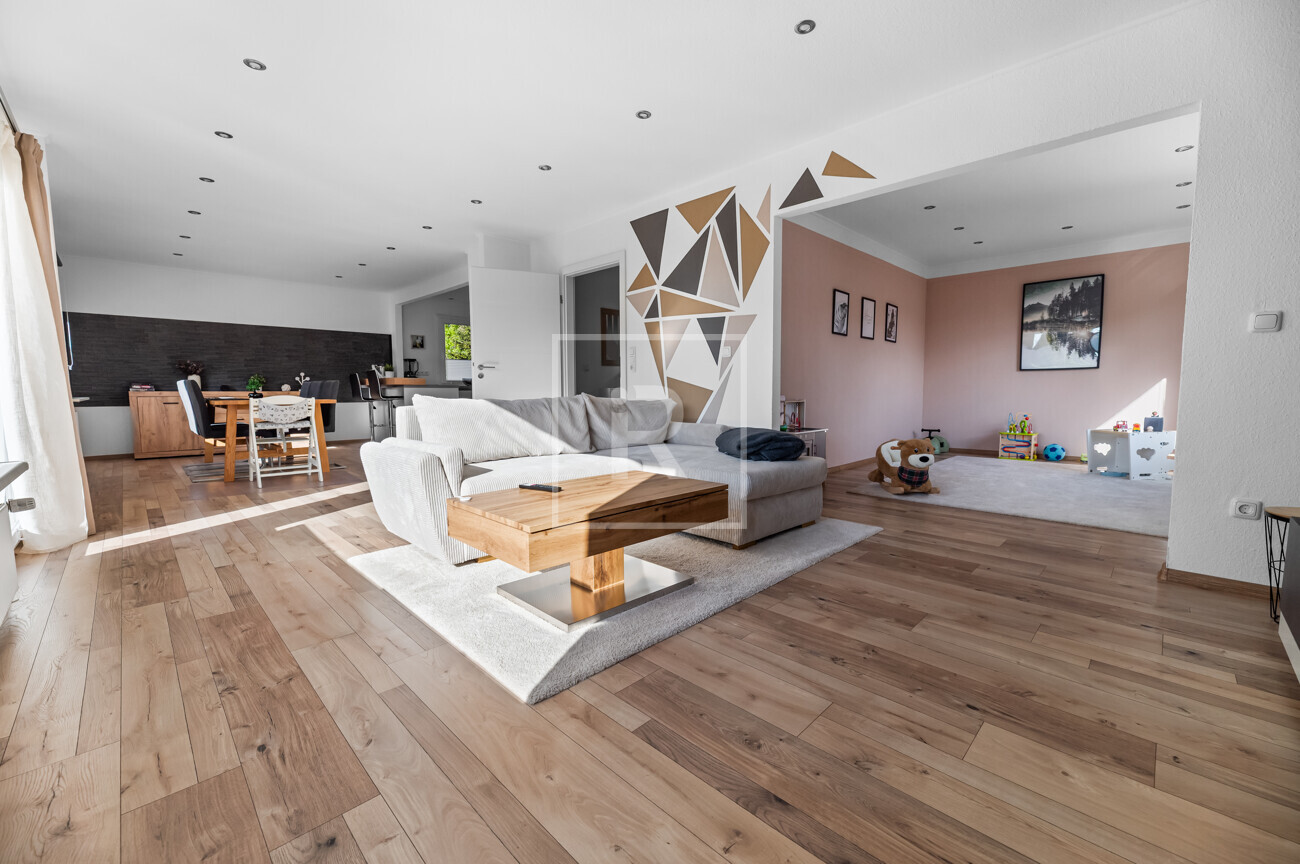 Wohn- und Esszimmer I