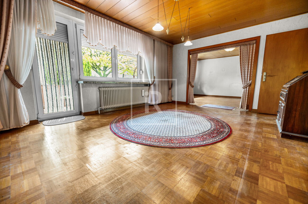 Wohn- und Esszimmer IV