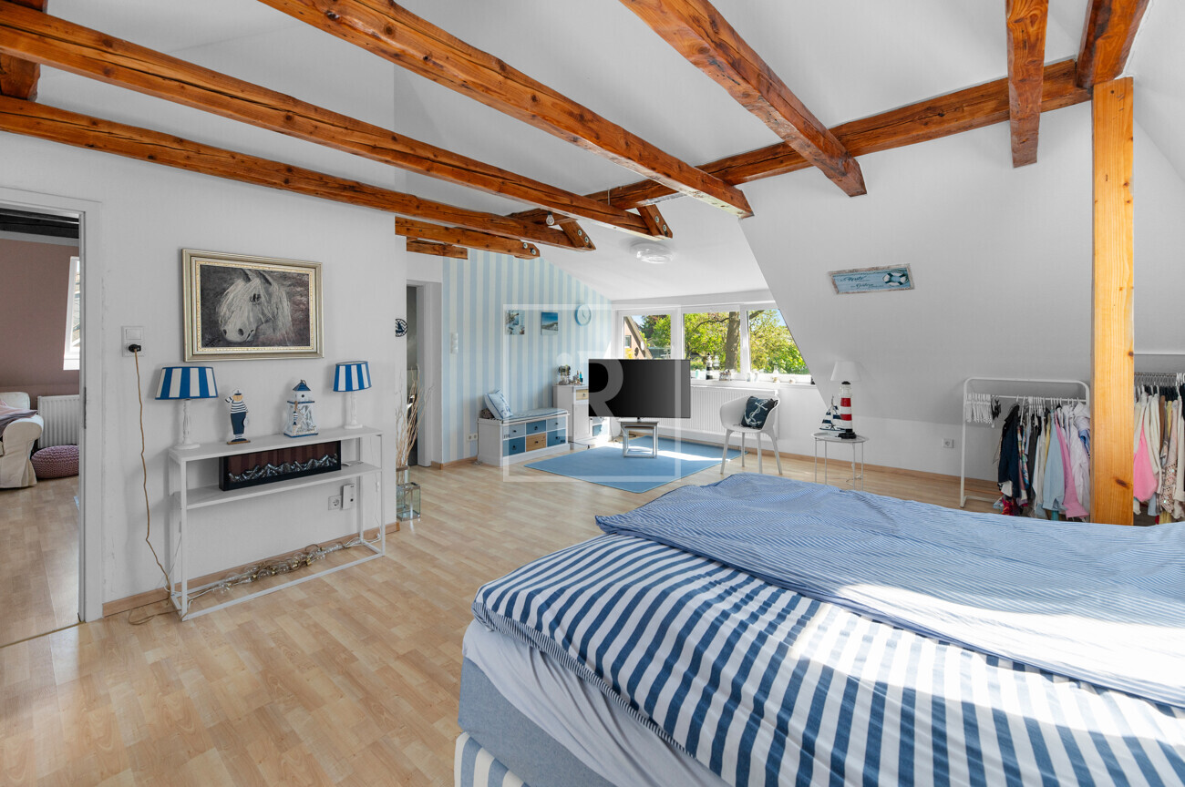 Schlafzimmer DG Bild 1