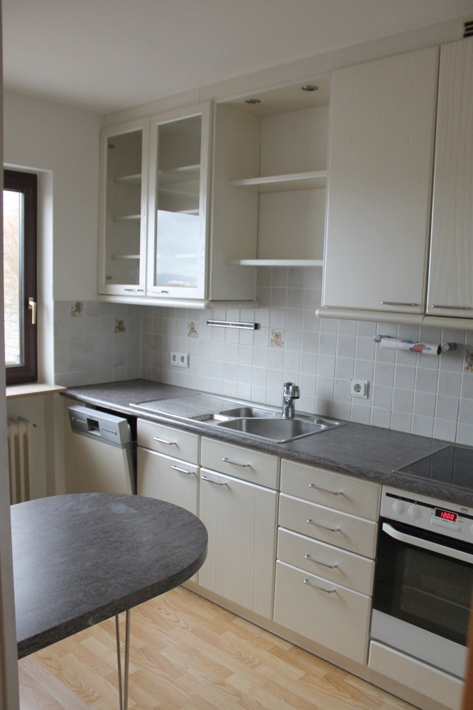 **79189 Bad Krozingen-OT: Charmante 3,5 Zi. Penthouse Whg. mit Aufzug,gr.Dachterrasse, EBK+Garage** - Photo 4
