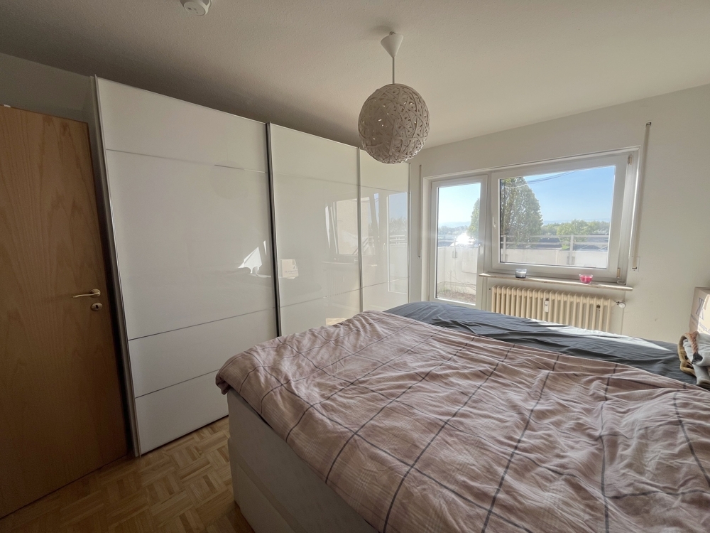 **79189 Bad Krozingen-OT: Charmante 3,5 Zi. Penthouse Whg. mit Aufzug,gr.Dachterrasse, EBK+Garage** - Photo 2