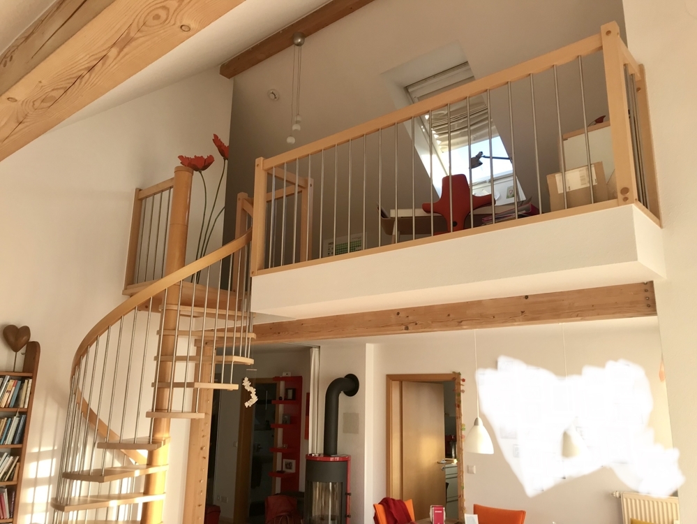 Großzügige Drei-Zimmer-DG-Galerie-Wohnung mit zwei Balkonen - Foto 3