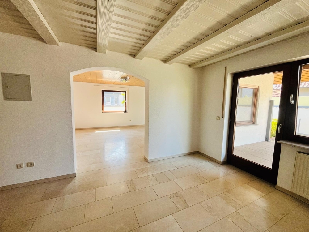 **Charmanter Bungalow mit Garten und Garage in Hartheim a. Rhein zu vermieten** - Foto 2