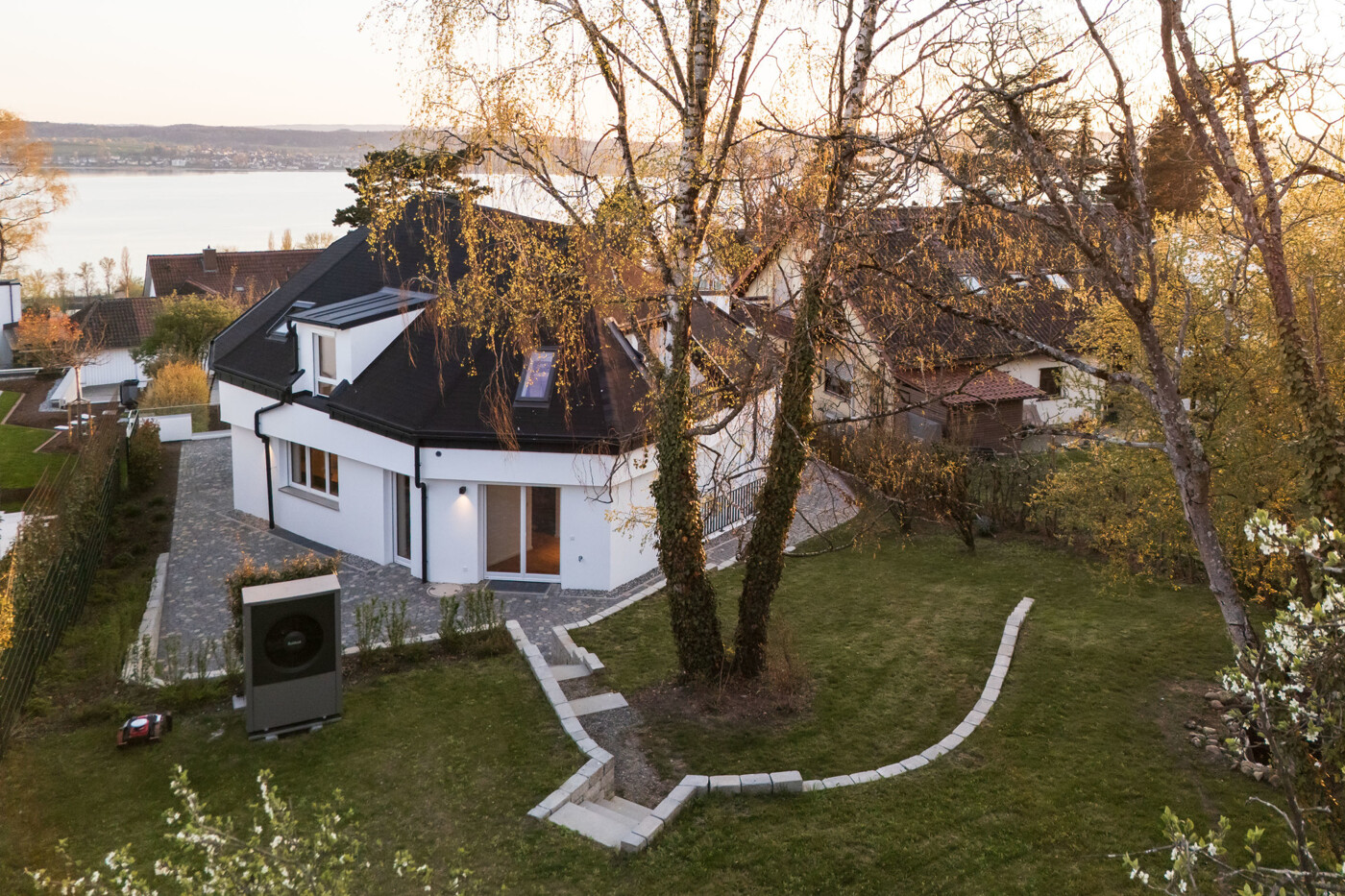Garten bei Abenddämmerung
