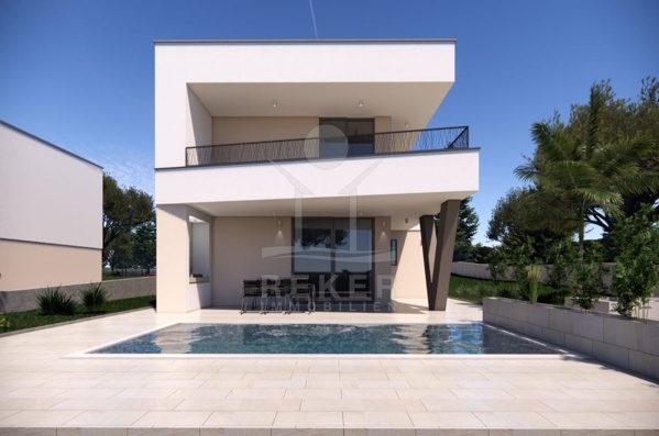 [m]
Phänomenale Villa in ruhiger Lage auf der Insel Krk 
~
Genießen Sie den Luxus und die Ruhe in dieser exklusiven Stadtvilla, die sich in einer ruhigen Gegend der Stadt Krk auf der Insel Krk befindet. Mit nur 1,5 km Entfernung zu den wunderschönen Stränden und Buchten der Adria bietet die Villa die perfekte Kombination aus Entspannung und Nähe zum Meer. Die phänomenale Lage der Villa ermöglicht es Ihnen, die umliegende Gegend und die Natur in vollen Zügen zu genießen. Ob Sie die malerischen Strände erkunden, in den nahegelegenen Restaurants speisen oder einfach nur die Ruhe und den Luxus Ihres neuen Zuhauses genießen möchten - diese exklusive Stadtvilla bietet alles, was das Herz begehrt.