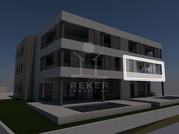 [m-a-i]
Exklusive Neubauwohnung in Traumlage in Tribunj
~
Die Neubauwohnung beeindruckt nicht nur durch ihre modernen Ausstattung, sondern vor allem durch ihre hervorragende Lage in Tribunj bei Vodice. Nur 350 Meter trennen Sie vom Meer, wo Sie die türkisblauen Gewässer der Adria genießen können. In unmittelbarer Nähe finden sich öffentliche Verkehrsmittel, Geschäfte, Banken, Schulen und Fitnessstudios für Ihre Bequemlichkeit. Das lebendige Zentrum von Vodice erreichen Sie in nur 2 km, während Sie hier die Ruhe des malerischen Küstenorts Tribunj erleben können. Die Umgebung besticht durch ihre traumhaft schöne Landschaft mit sanften Hügeln, romantischen Gassen und herrlichen Bademöglichkeiten. Darüber hinaus locken attraktive Ausflugsziele wie das historische Sibenik, der Nationalpark Krka und die bezaubernde dalmatinische Inselwelt. Genießen Sie kulinarische Höhepunkte in den ausgezeichneten Restaurants und Konoben von Tribunj, besonders an den malerischen Lokalitäten auf der Altortinsel direkt am Meer. Diese exklusive Neubauwohnung bietet Ihnen nicht nur ein luxuriöses Zuhause, sondern auch ein unvergleichliches Lebensgefühl in einer der begehrtesten Wohngegenden Dalmatiens.

Das Apartment im 1. Stock bietet modernes Wohnen in einem topmodernen Gebäude mit insgesamt 6 Einheiten, erstreckt sich über 2 Etagen. Mit hochwertigen Materialien und den neuesten Baustandards ausgestattet, bietet das Apartment eine luxuriöse Ausstattung, darunter ALU-Fenster, elektrische Jalousien, Natursteinböden, moderne Badarmaturen, Klimaanlage in Schlafzimmern und Wohnzimmer sowie Fußbodenheizung. Der Bau ist für Anfang 2025 geplant und zu jeder Wohnung gehören 2 Parkplätze. Die Wohnungen im ersten und zweiten Stock genießen Meerblick – ein wahrhaft luxuriöses Zuhause.