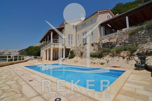 Diese schöne Luxus-Villa verfügt über zwei separate Wohnungen
…
Bietet sich für die Vermietung an.