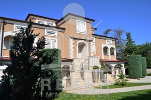 Diese Villa bietet einem Investor viele Nutzungsmöglichkeiten,z.B.: als Hotel oder Seniorenresidenz.