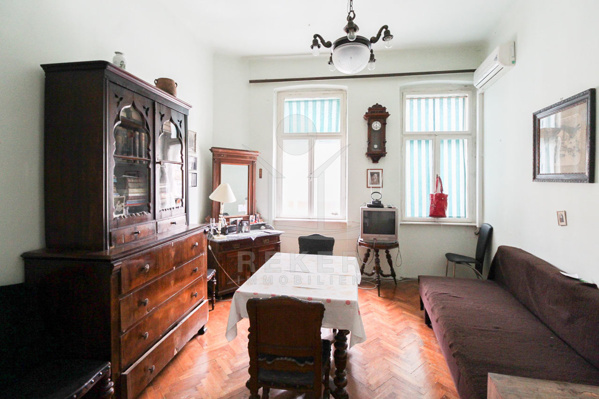 Wunderschöner Wohnraum in einem Altbau von 1908 mit einer Wohnfläche von ca. 86,50 m²