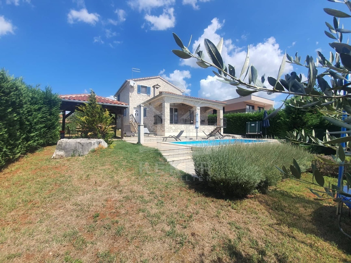 Unwiderstehliche Luxus-Villa aus Stein mit Pool in ruhiger Lage