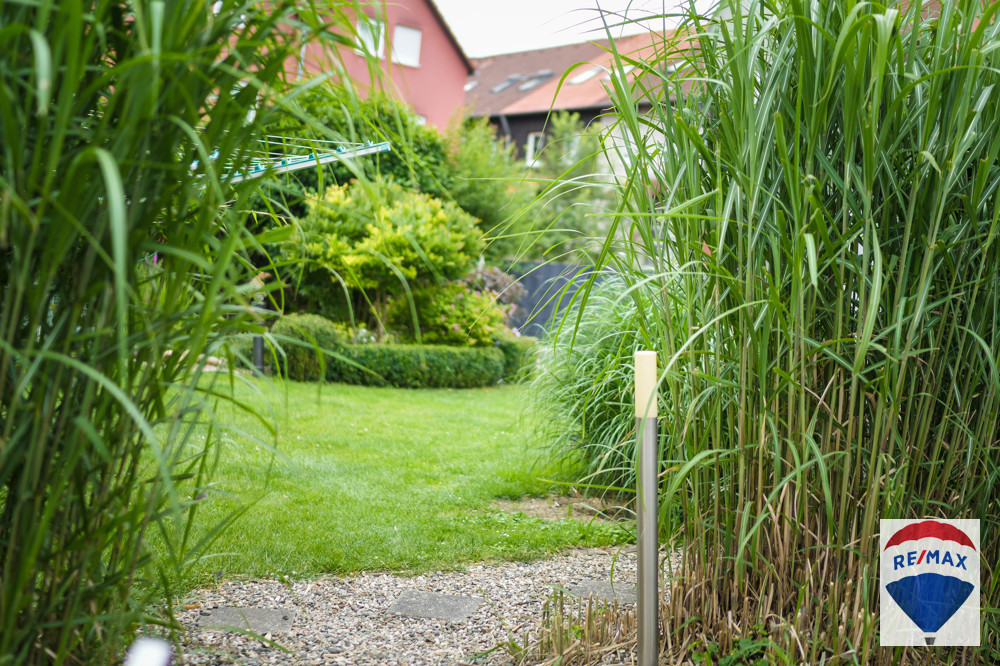 Schön angelegter Garten zum Entspannen