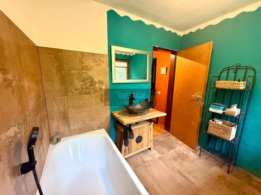 Bad mit Badewanne EG