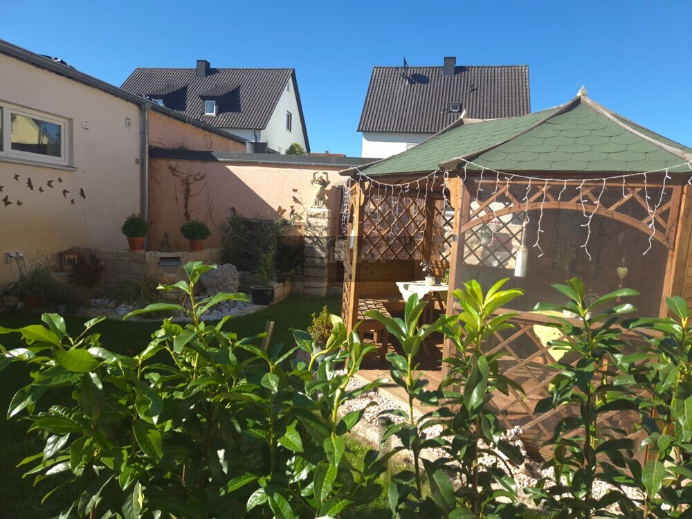 Gartenaufnahme Bungalow Brunnen