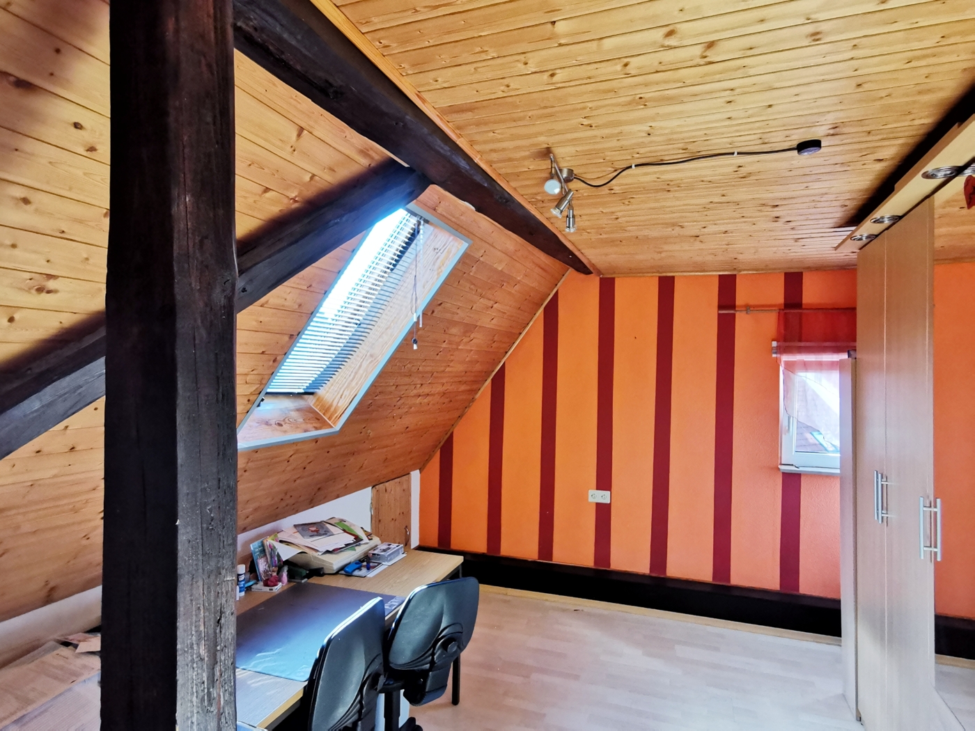 Kinderzimmer 1.OG (Büro)