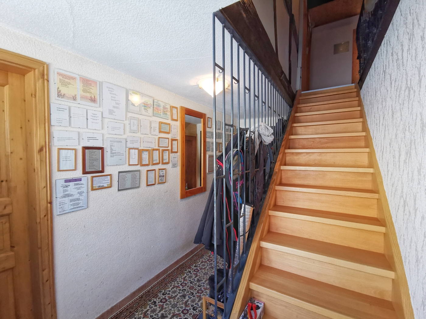 Hausflur EG (Treppe zum OG)
