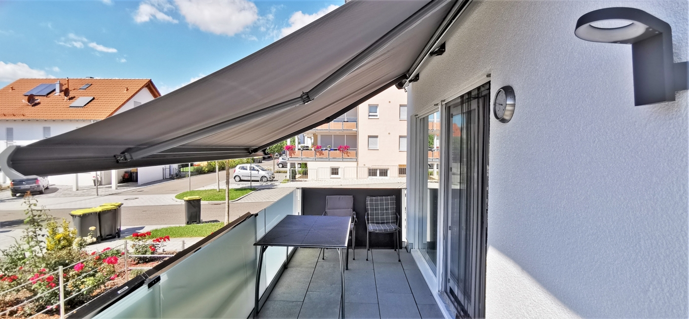 Balkon mit elektr. Markise