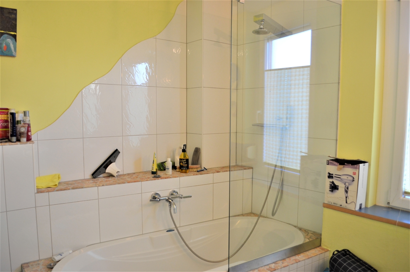 OG Badezimmer Wanne