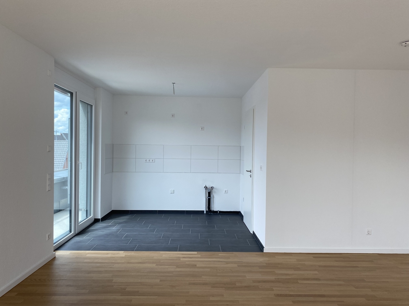 Offene Küche mit Speisekammer