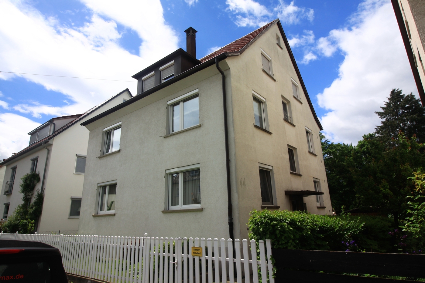 Vorder- und Seitenansicht