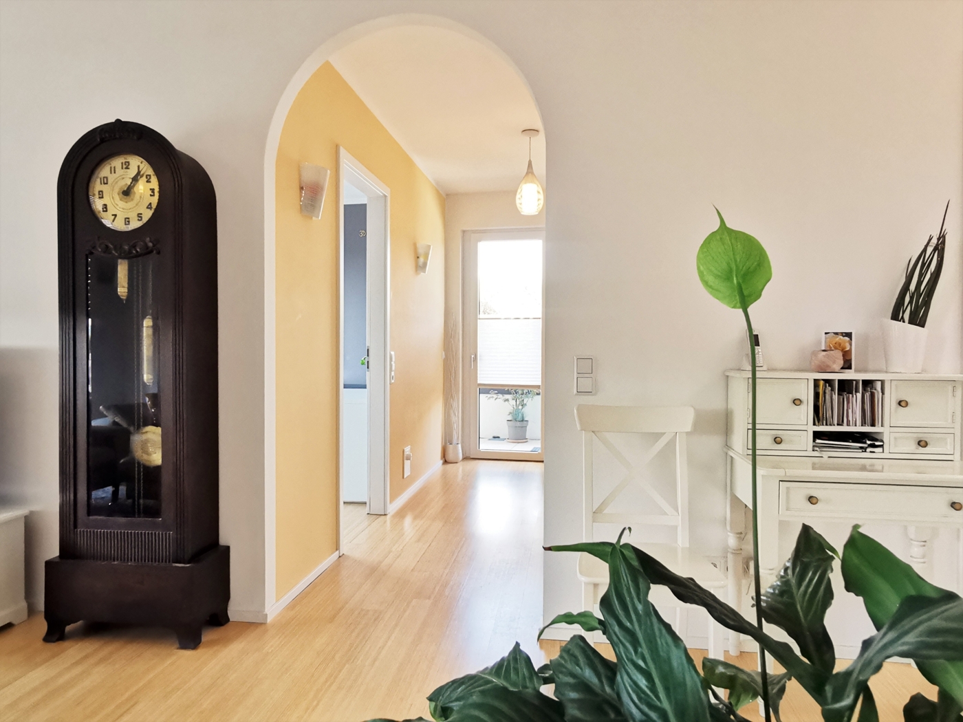 Zugang Flur mit Arbeitsbereich