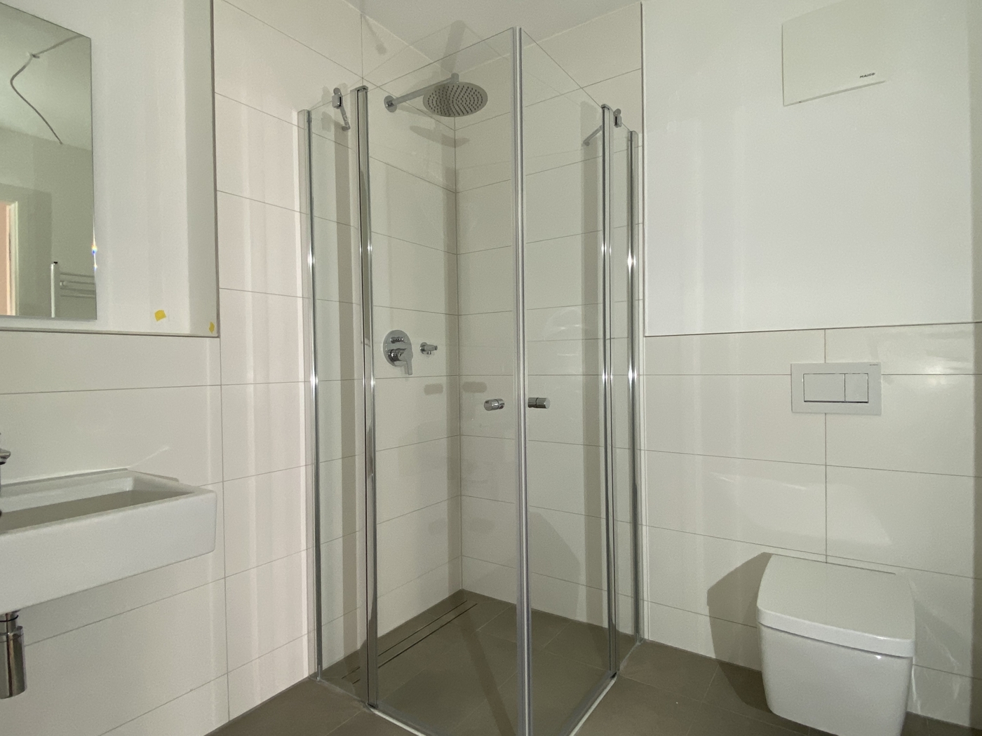 Badezimmer mit begehbarer Dusche