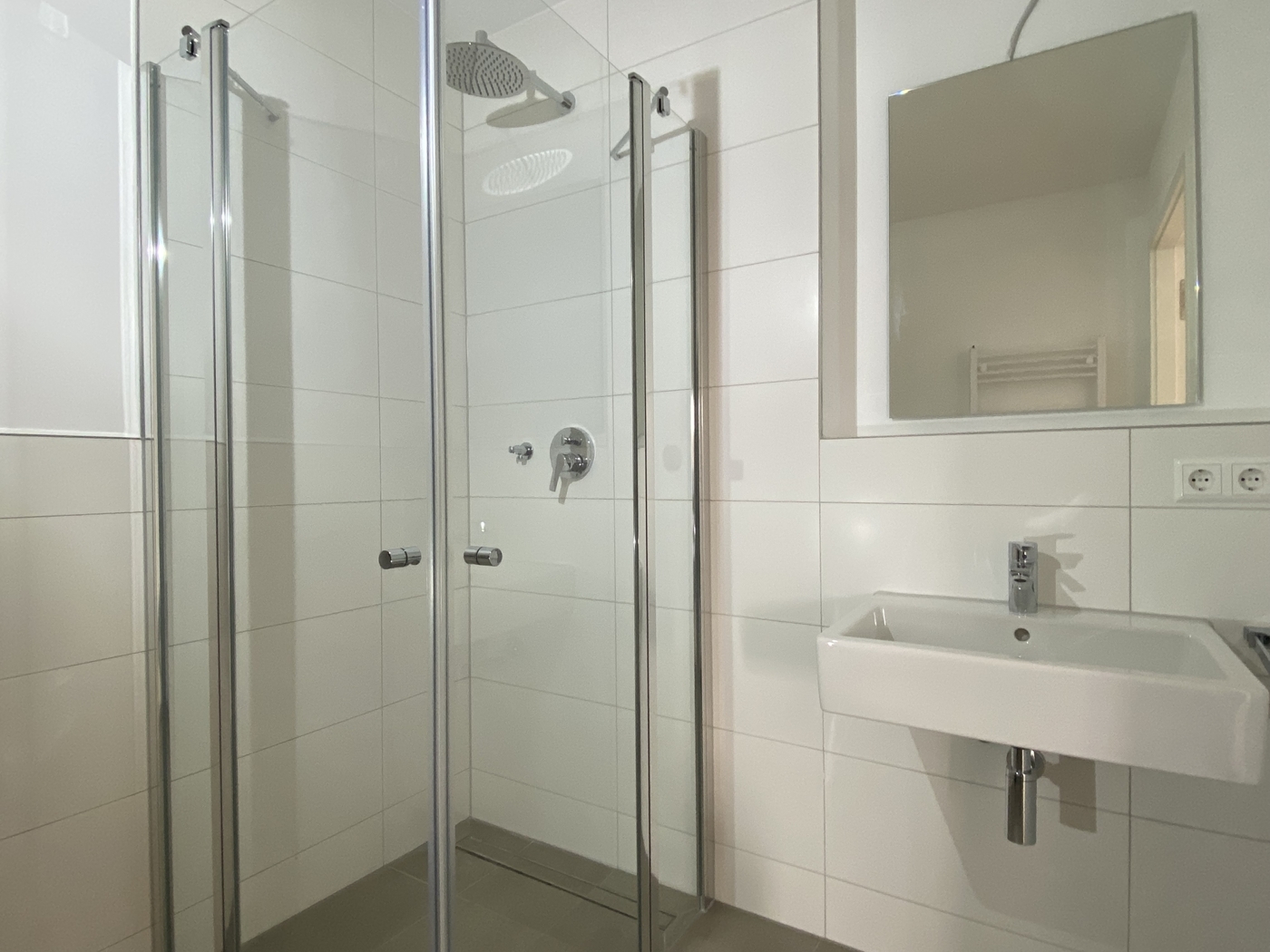 Badezimmer mit begehbarer Dusche