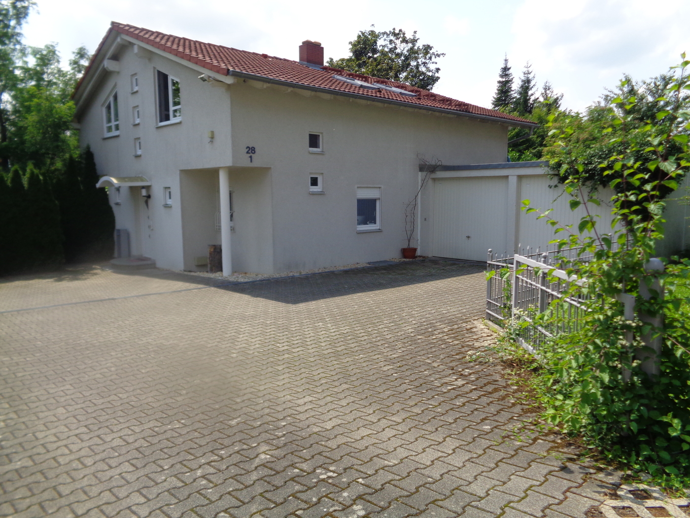 Hofeinfahrt-Doppelgarage