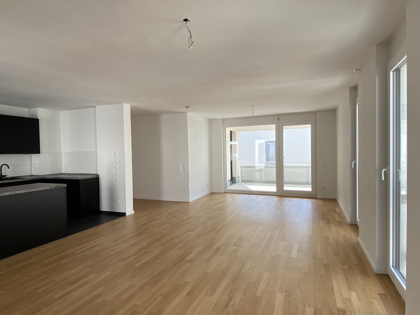 Wohnbereich mit Zugang zur Loggia