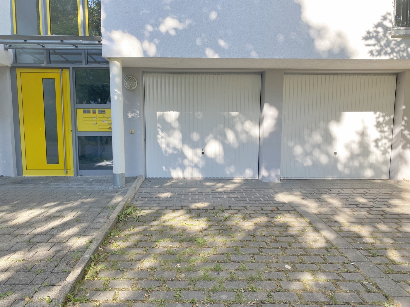 Stellplatz vor der Garage