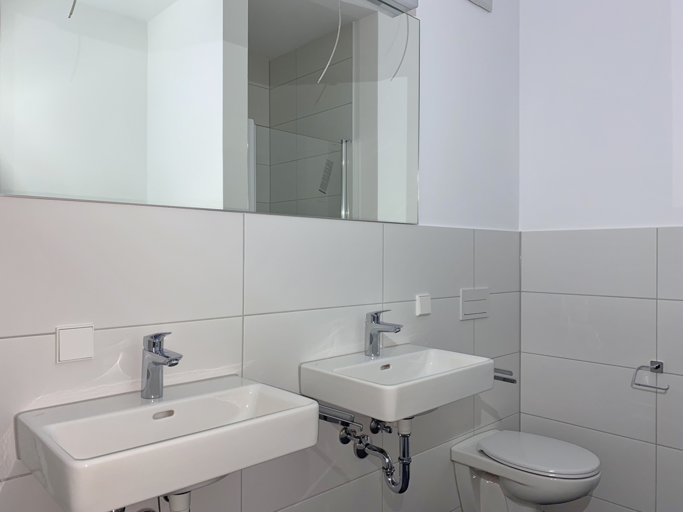 Badezimmer Waschbecken und WC