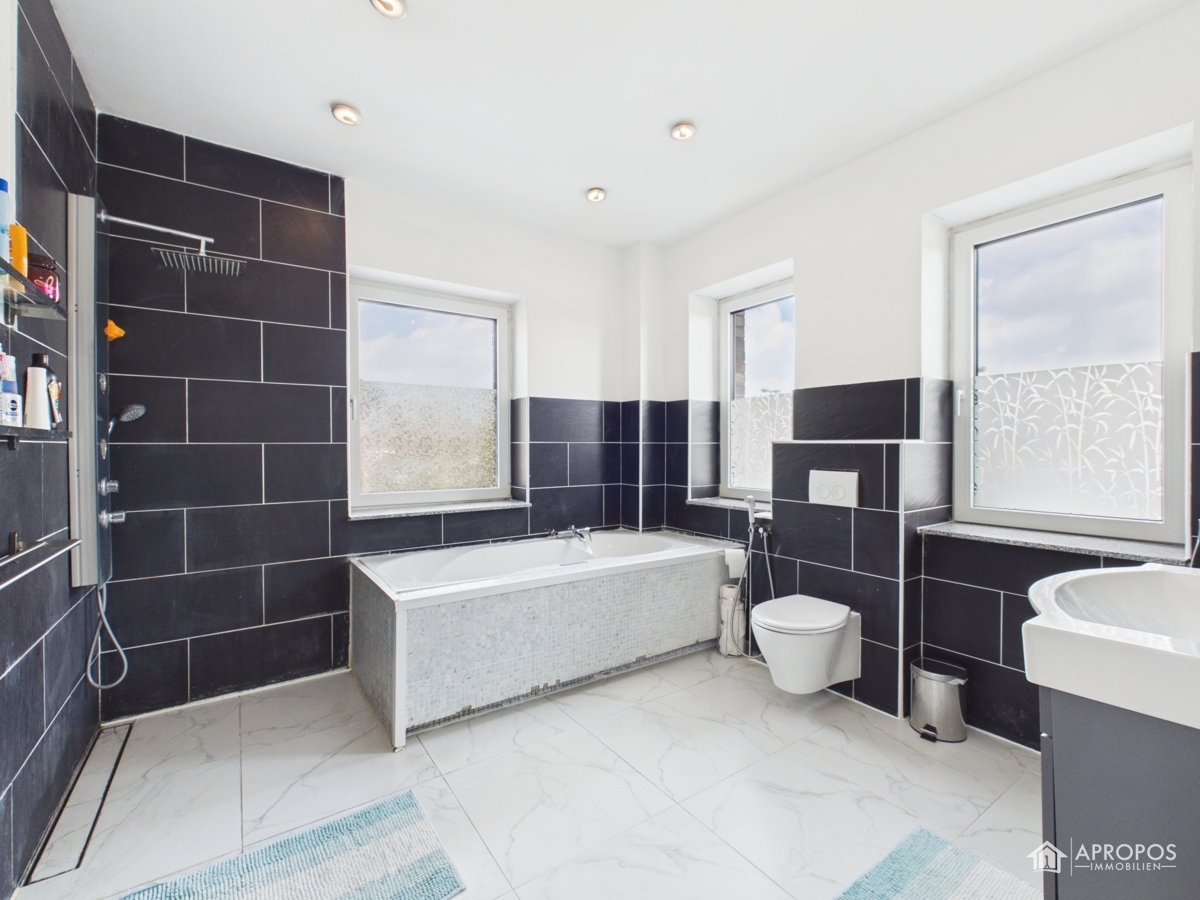 OG Badezimmer Ansicht 1