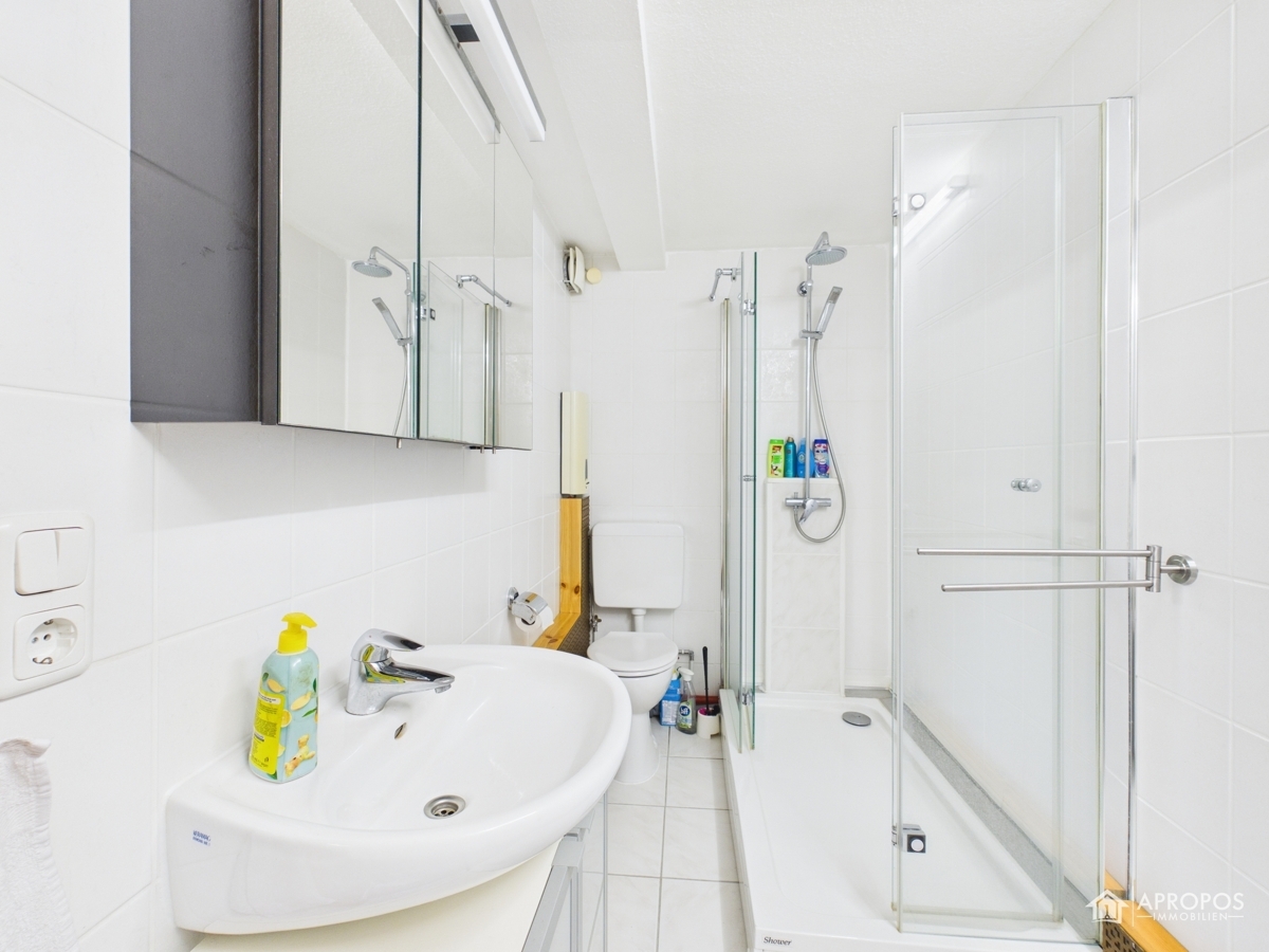 Badezimmer II Ansicht 1