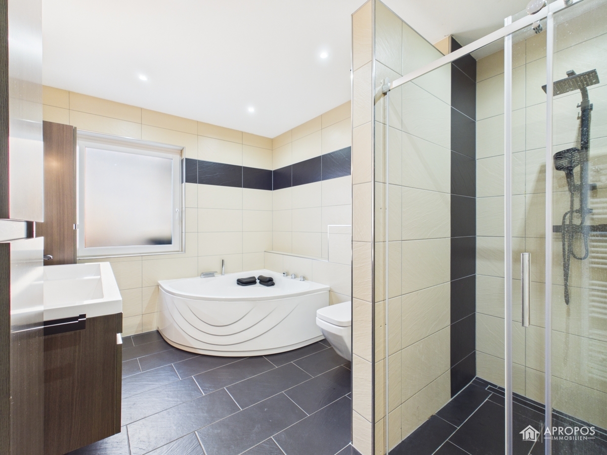 Badezimmer Ansicht 1