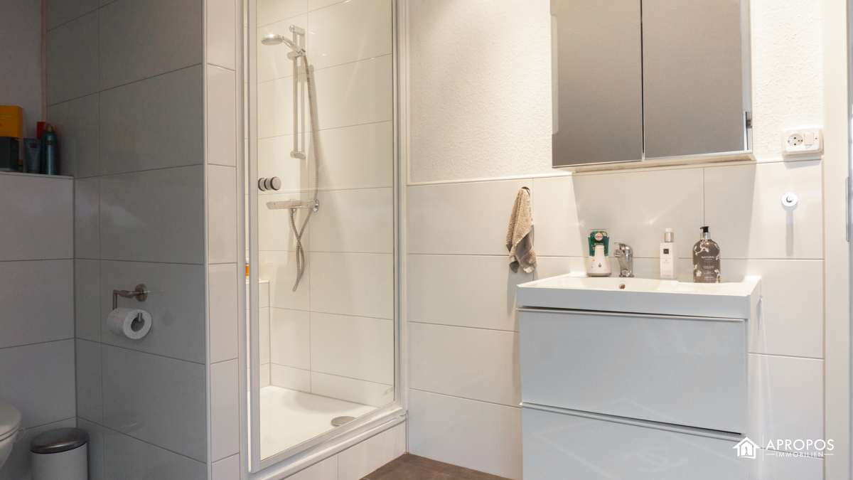 Badezimmer im Dachgeschoss Ansicht 3