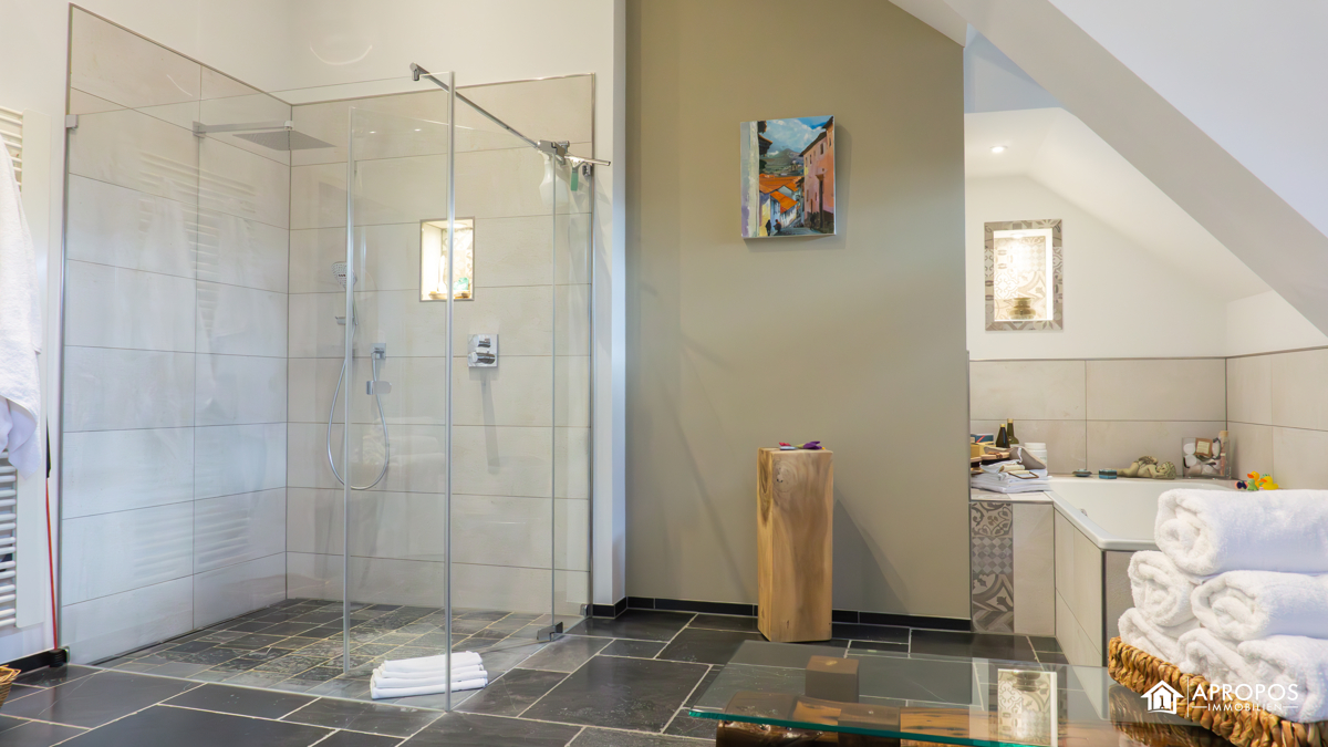 DG Badezimmer Ansicht 1