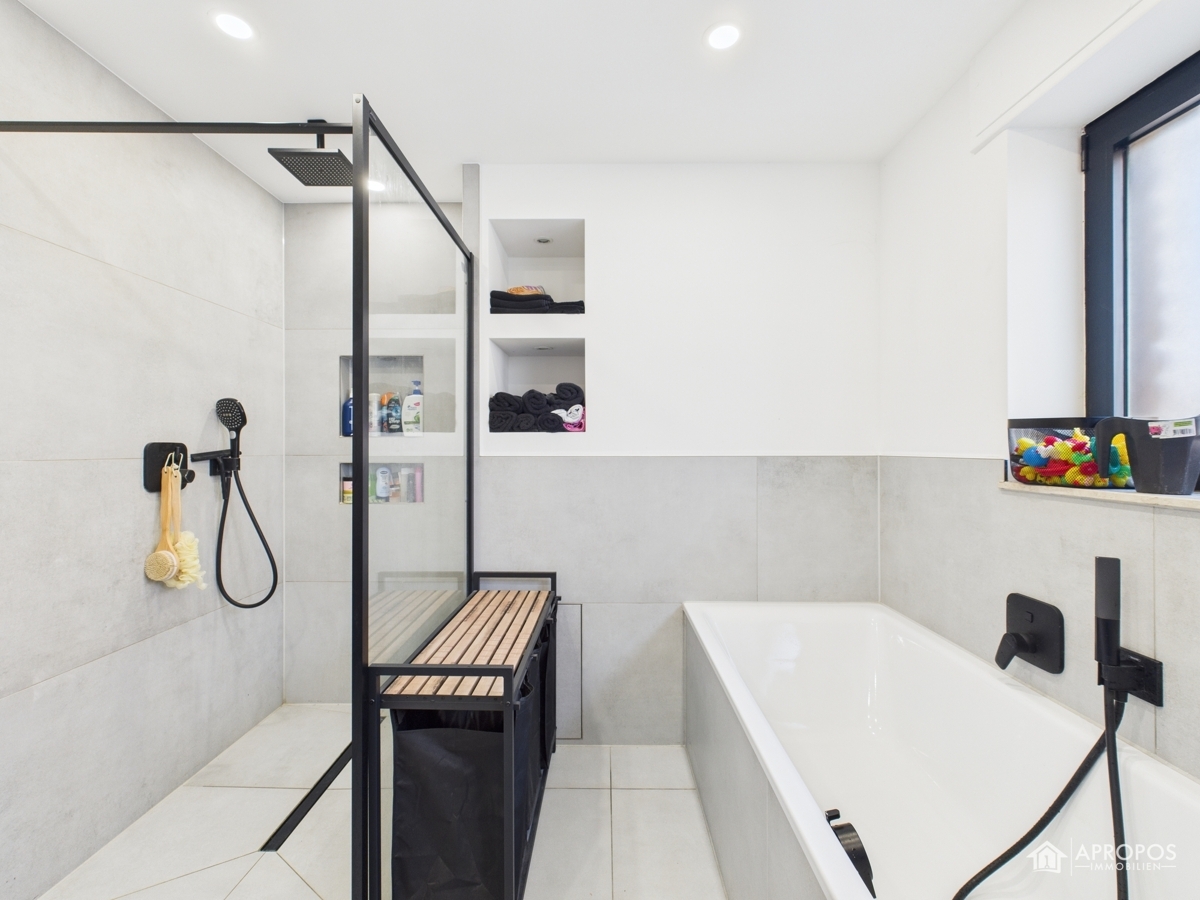 Badezimmer Ansicht 1