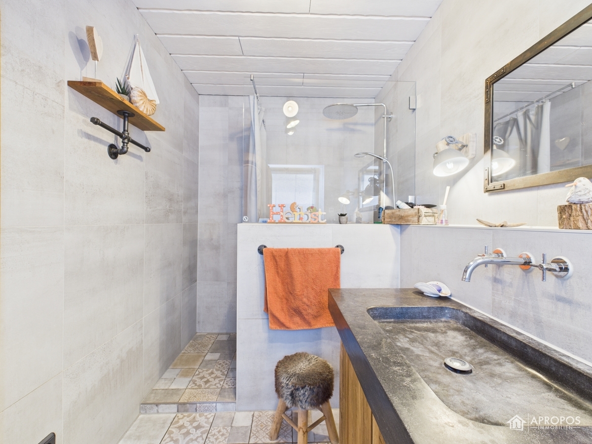 Badezimmer im EG Haupthaus Ansicht 1